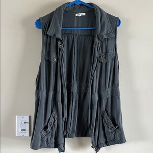 Sleeveless Zip-Front Utility Vest in Charcoal Gray